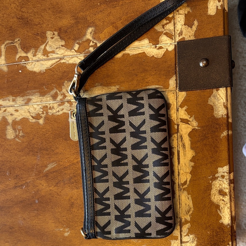Michael Kors wristlet